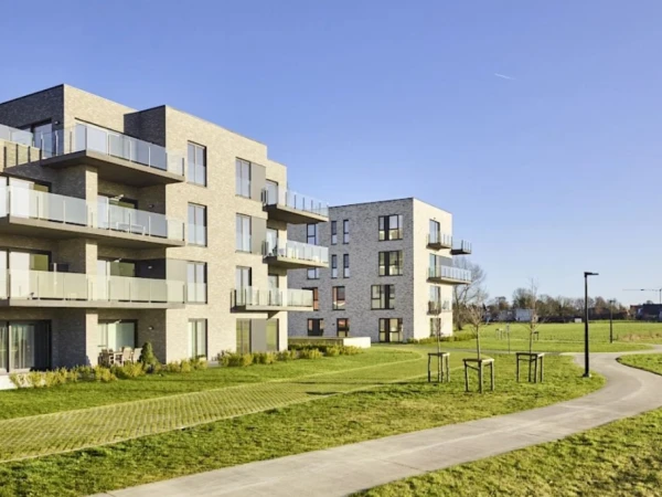 Hof ter Walle: les pompes à chaleur air-eau THERMA Duo se sont imposées comme une évidence à l’intérieur du Hof ter Walle. Ces appareils compacts équipés d’un réservoir de stockage intégré de 190 litres conviennent parfaitement pour les appartements. 