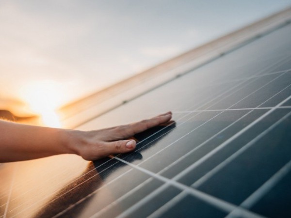 Hybride warmtepomp met zonnepanelen: druk je energiekosten