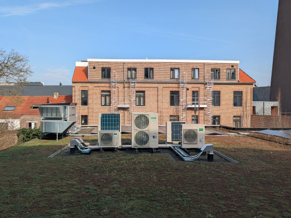 Comfort voor een fitnesszaal: aangenaam binnenklimaat dankzij General split kanaalunits en een Multisplit met cassettes 
